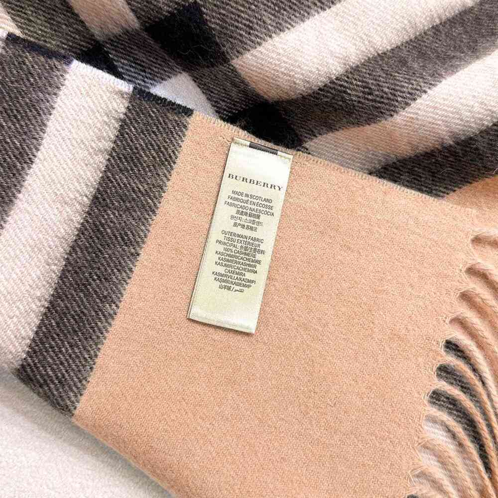 Burberry Shawl - Picture 5 of 7